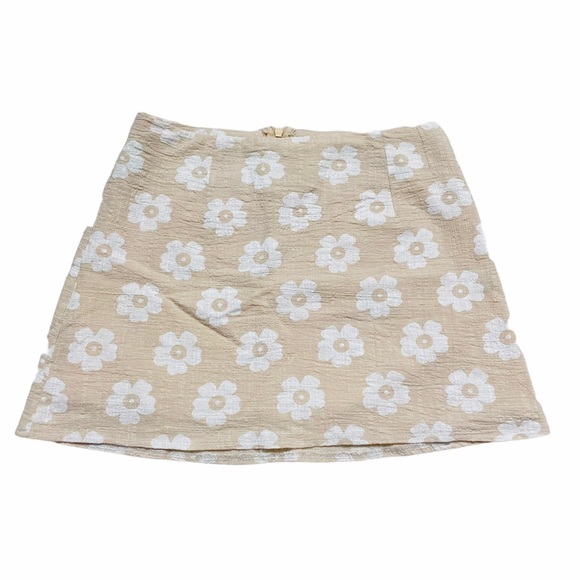 Princess Polly Beige Creme Shelly Flower - Picture 3 of 6